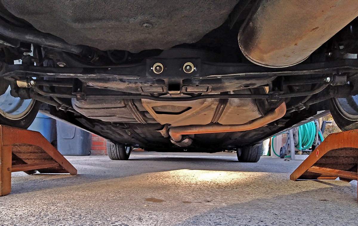 Pillaged the junkyard '02 626's rear swaybar. 16mm vs 12mm (OEM). Not looking to lift a rear wheel, VW-style, but the extra neutrality is very noticeable in transitions. Overall, the car handles like it's on rails. I'm done for a while, suspension-wise.