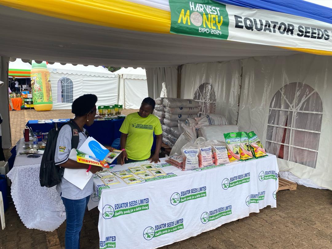 Guess who visited our stall at #HarvestMoneyExpo at kololo Independence Grounds:

The chief Agriculture officer  mukono Mrs:Prossy Zalwango checked in
Don't forget to pass by @equator_seeds stall and learn a thing  about Agriculture.
#GagawalaMaize 
#AgroDealers