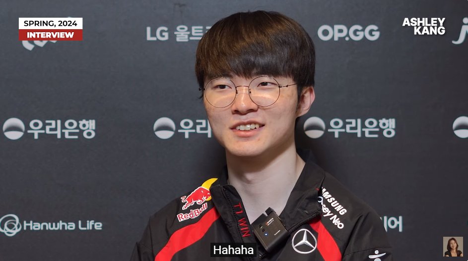Correspondente Esportivo (LoL) (@correslol) on Twitter photo Outra pergunta maravilhosa da <a href="/AshleyKang/">Ashley Kang</a>: o que é a felicidade para um profissional de e-sports?
Faker respondeu que no início, pra ele, era vencer tudo. Mas já no último Mundial respondeu para a própria repórter, que independente do resultado do Worlds, sairia feliz.
Faker Outra pergunta maravilhosa da <a href="/AshleyKang/">Ashley Kang</a>: o que é a felicidade para um profissional de e-sports?
Faker respondeu que no início, pra ele, era vencer tudo. Mas já no último Mundial respondeu para a própria repórter, que independente do resultado do Worlds, sairia feliz.
Faker