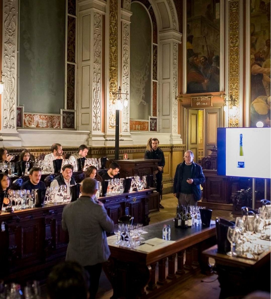 Since 2024, Essência do Vinho has positioned as the leading wine experience in Portugal, promoting a programme that includes more than 40 masterclasses and experiences related to the world of wine. Very grateful @garrafeiranacional 🏔🍷🏔