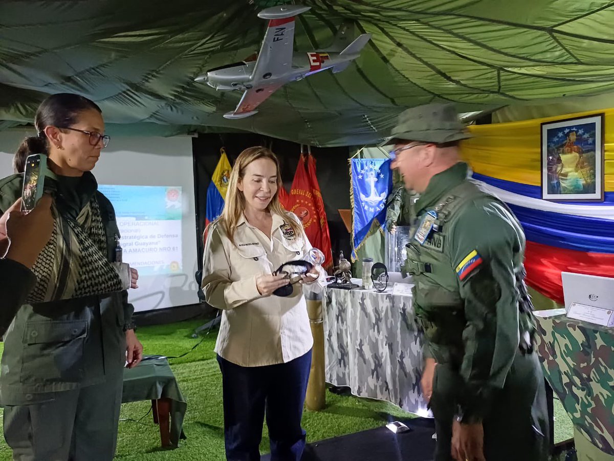 Derecho_paz's tweet photo. Conocimos el gran trabajo que realizan además de compartir ideas en la planificación de sus tareas como en la Defensa de la Nación. Realizamos un conversatorio sobre la gestión que se adelanta en @mppsp_vzla para el Fortalecimiento del Sistema Penitenciario https://t.co/tOl8zxV4ug