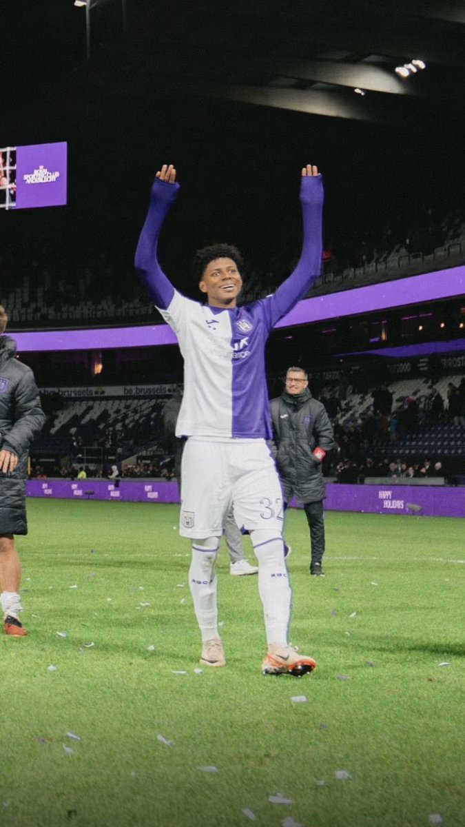 AnderlechtES's tweet photo. ⏱️ 91’ | NILSOOOOOOOOOOOONNNNN ANGUUUUUUUULOOOOOOOO 🇪🇨🔥

Club Brugge 1-2 RSC Anderlecht 

#VamosAnderlecht🟣⚪️ https://t.co/xzqhqIXMTm