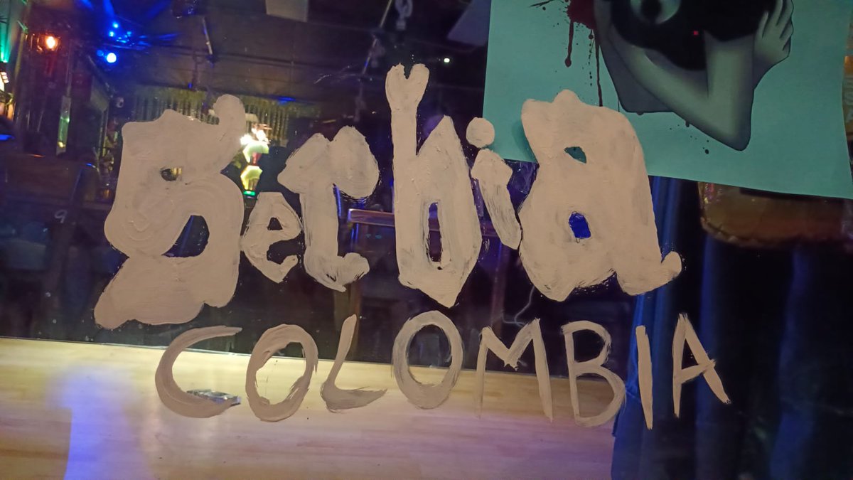 En el mejor bar de Bogotá, presentes: