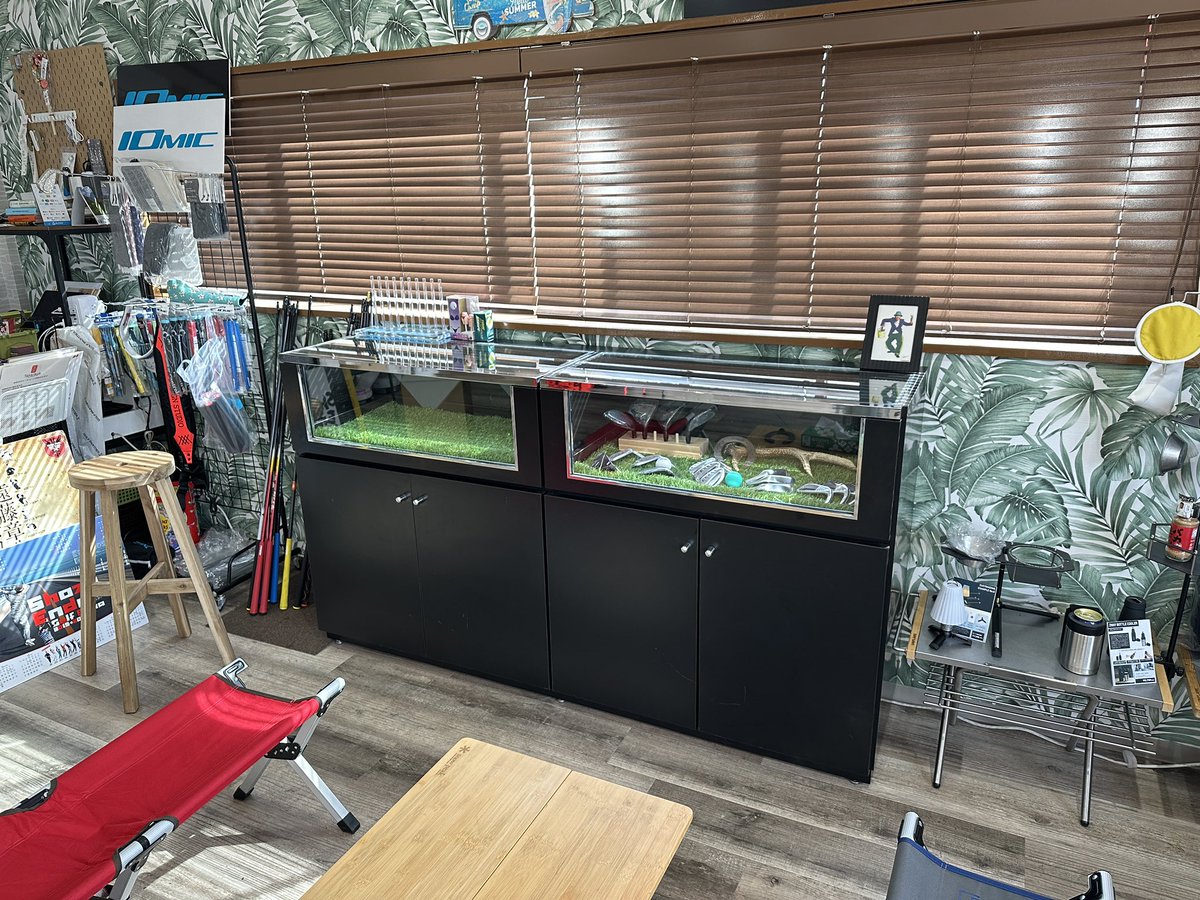 Ambiente_GOLF_'s tweet photo. 素敵な飾り棚が入ってきました…

まだまだ展示出来る商品は少ないですがゴルフ工房らしくなってきました…

各メーカーさんと次々契約ちゅ…

ご縁が発信出来る場所…

Ambiente

#千葉県 #木更津市中央 #木更津 #ゴルフ工房 #golf #工房 #ゴルフ #フィッティング #試打室完備 #ambiente #雰囲気 https://t.co/W33qo7Pqej