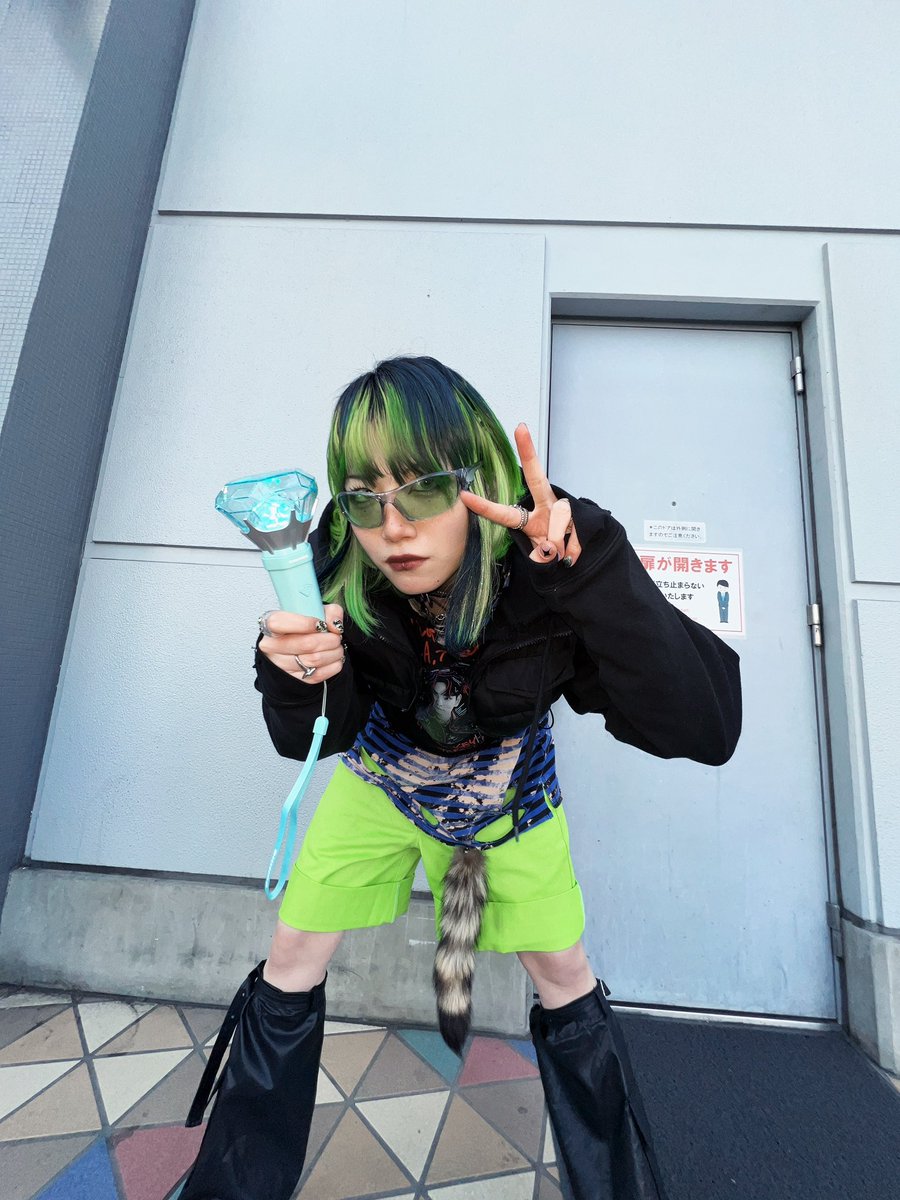 sorutonton_0408's tweet photo. 💎皆〜！！お疲れ様でした💎
2日間こんな感じで居ました🔥
見かけた方、これから仲良くしてくれる方
大募集❣️00lineジョンペン(でもみんなﾀﾞｧｲｽｷ)お気軽に❣️
あと前の垢ログイン出来ないから前垢で繋がってた人も( ˊᵕˋ )
 #SHINee_WORLD_VI_JAPAN_FINAL 
 #SHINee_tokyodome https://t.co/TGaXomQT5u