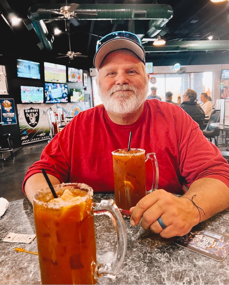 BullysSportsBar's tweet image. A little hair of the dog never hurt anybody. 😉 We've got a double shot, Big Unit Bloody Mary or Screwdriver for $4.50 with your name on it today. 👀 #WeekendRecovery 

(📷: @vanessabercoo )