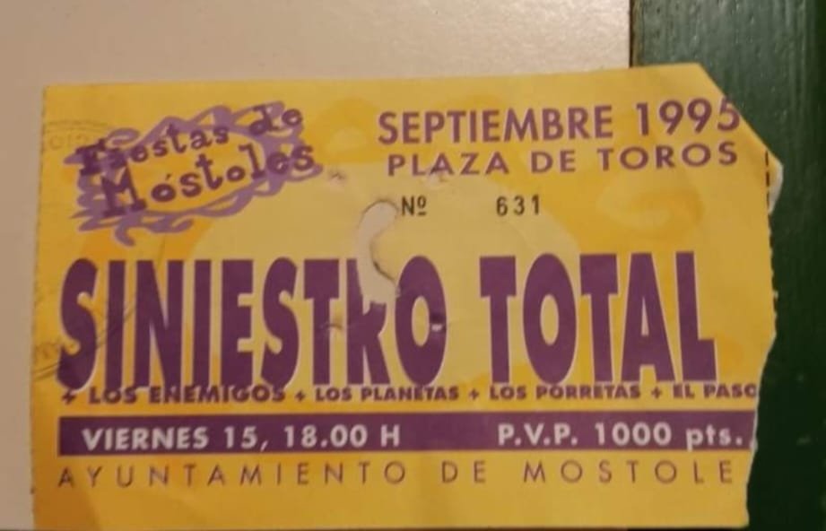 Paco_Pastorius's tweet photo. Lo que se encontró un amigo en un registro rutinario  @Siniestro_Total @JulianSiniestro https://t.co/C4HFotSGk0