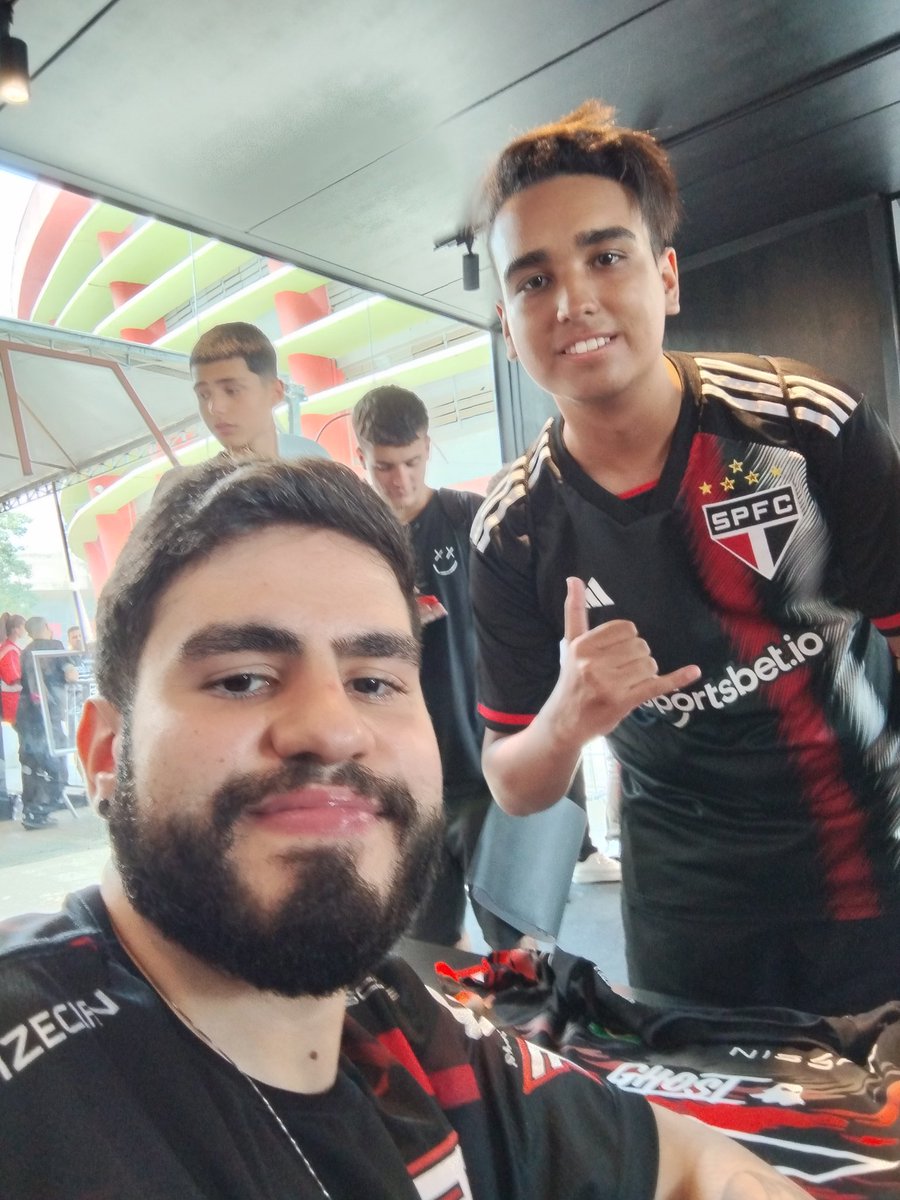mundinho history oficial tweet media