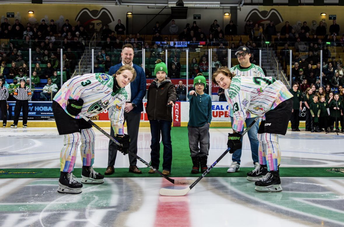 PARaidersHockey's tweet photo. For the kids #KidTakeover https://t.co/a6xg8xJAZX