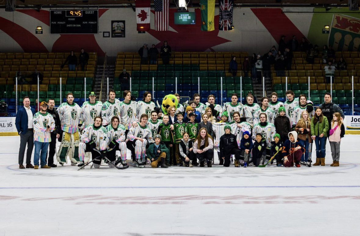 PARaidersHockey's tweet photo. For the kids #KidTakeover https://t.co/a6xg8xJAZX