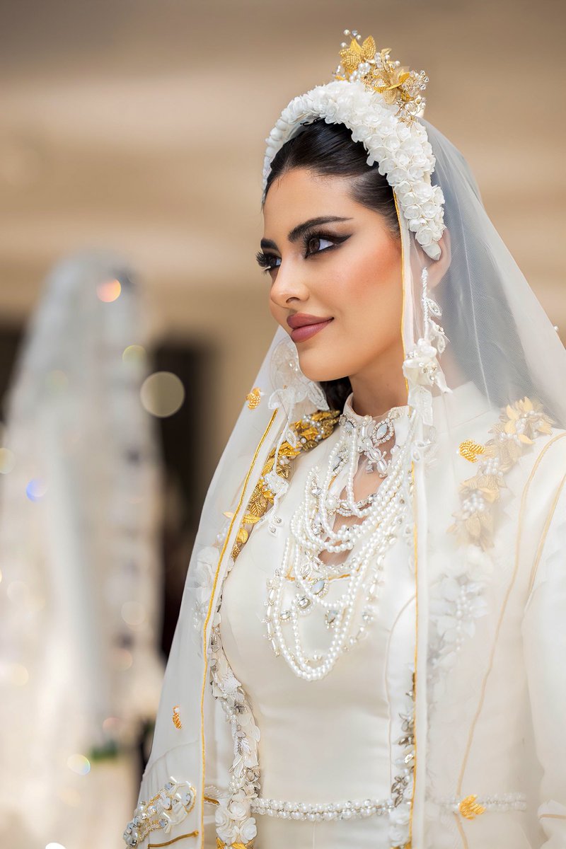 fashionvox1's tweet photo. فخورة جداً بمشاركتي كمنسقة ازياء في سعودي كب مع التيم الرائع 🤍
of #lilacalshehri to #saudicup 
Dress by @AltwaimSara 
Styled by @fashionvox1 
Make up : by malak 
Hair : mona and maimona
جازان يا لولو وسط مرجان 🇸🇦 https://t.co/yzmNWdh4pc