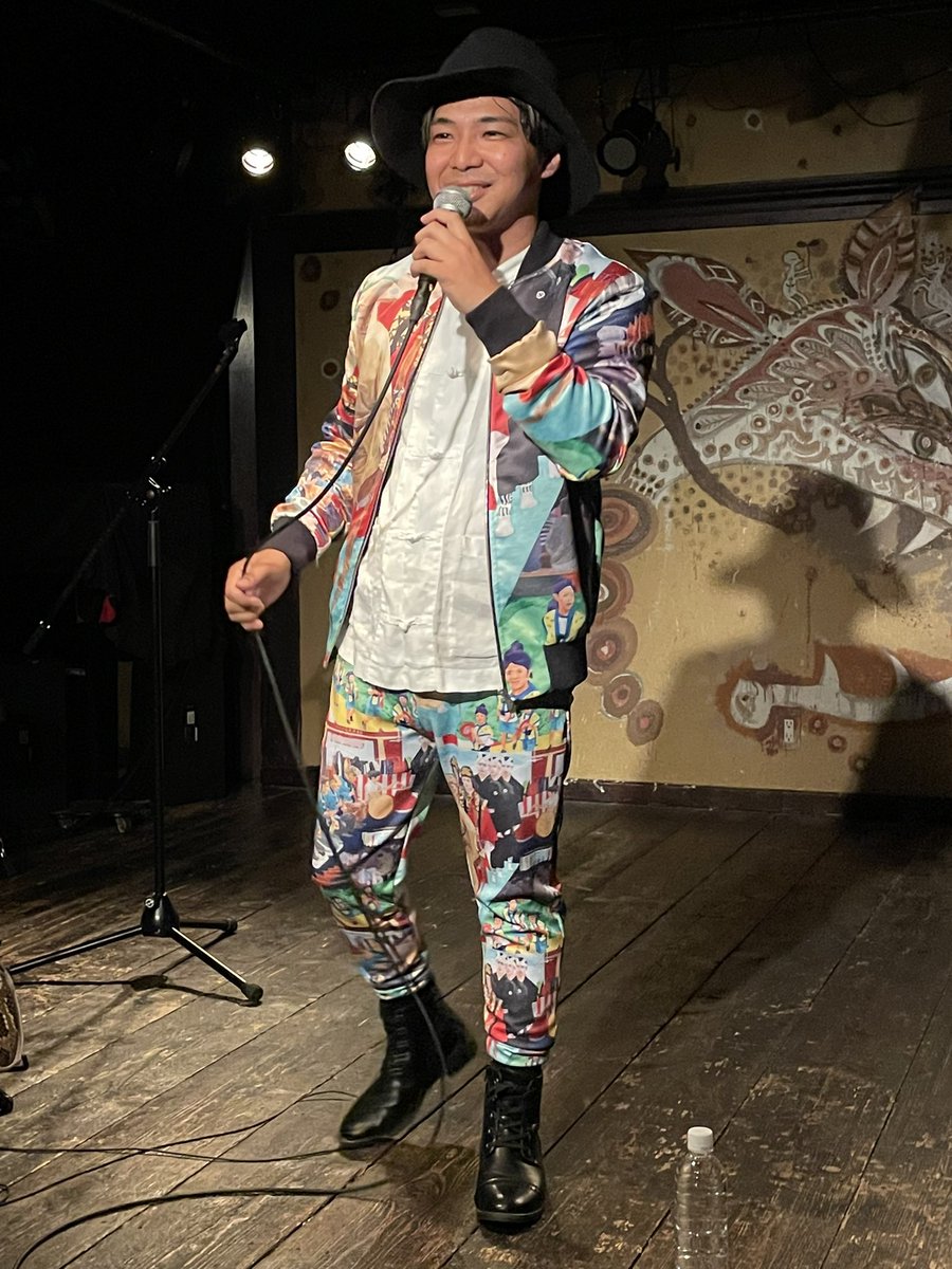 swallow135's tweet photo. 仲宗根創ライブ。
第2部はR∞2で登場。
どっちもカッコイイ!
代官山で旧正月を祝いました。
#仲宗根創
#Roo2 https://t.co/XVhrSaF0k4