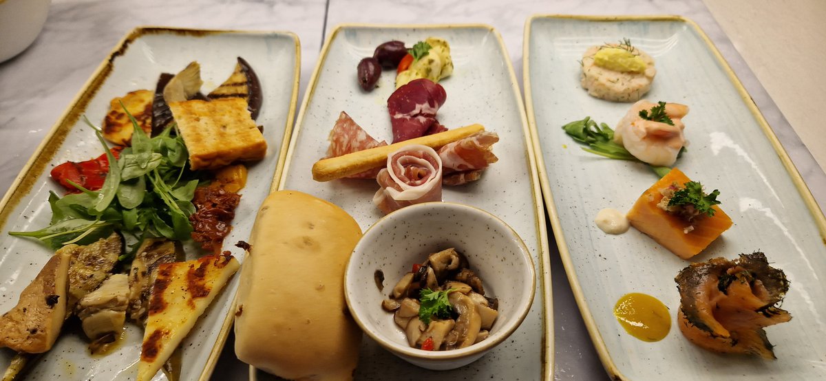 britsonboard's tweet photo. If you found plates of beautifully prepared fresh food like this in a #cruise restaurant or buffet, you'd be pretty happy to see it and eat it right?

This was part of a selection of small plates &amp; bowls we discovered in the Carinthia Lounge on #QueenMary2 

Yes, a bar &amp; lounge! https://t.co/3I6I4CEwtA