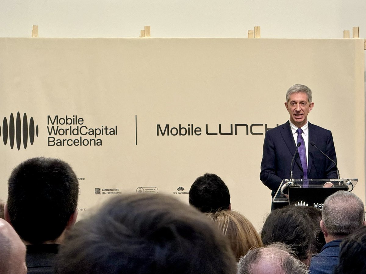 sansruben's tweet photo. Emocionante inicio del #MWC2024 en el #MobileLunch. Grandes palabras de Fajula de @MWCapital, Collboni, alcalde de Barcelona, Escrivá, Ministro para la Transformación Digital, y Aragonès, presidente de Cataluña. ¡Esperando una semana llena de innovación! 🚀
@MWCHub @4YFN_MWC https://t.co/9iH7PQAkGi