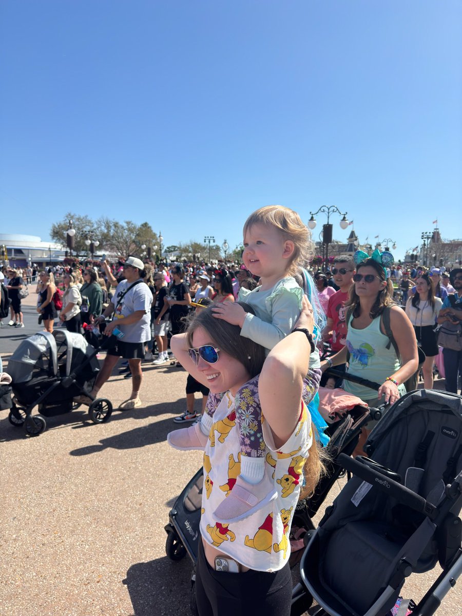 cinnamommyy's tweet image. mommy moments 💜