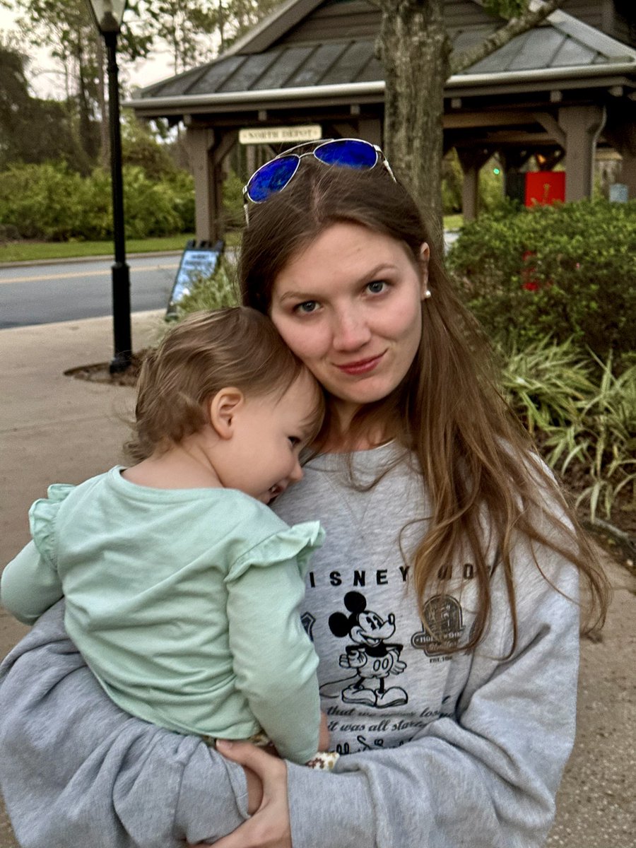 cinnamommyy's tweet image. mommy moments 💜