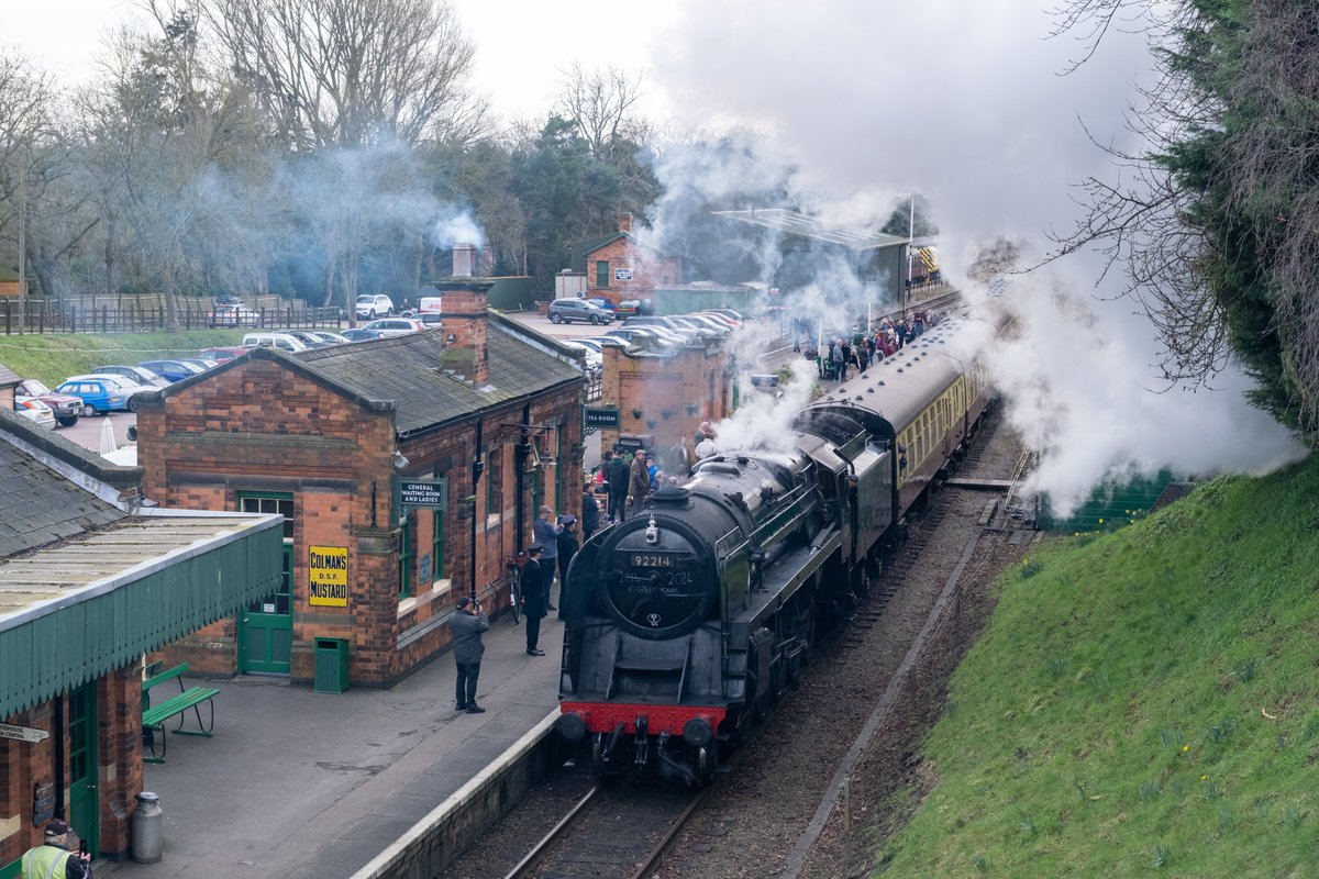 Nice chalked farewell message on the front of 92214 at Rothley @GcrGreat on its final day in steam before a boiler overhaul. Very reminiscent of the last working on a line in BR days.