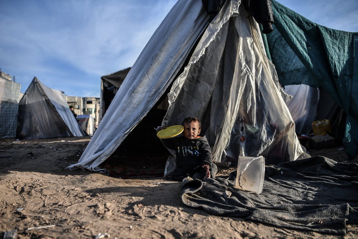 JackVardan's tweet photo. "Tidak ada ikatan emosional dengan Palestina",

Ada sedikit kado dari Gaza, Palestina untuk yang terhormat @ngurahsaka.

Tepat hari ini, 37.000 orang tewas dan hilang di Gaza dalam agresi Israel kali ini, 70% korban anak-anak dan perempuan. 

Thanks spacenya @timpenguinnas https://t.co/0lg5xzj3e3