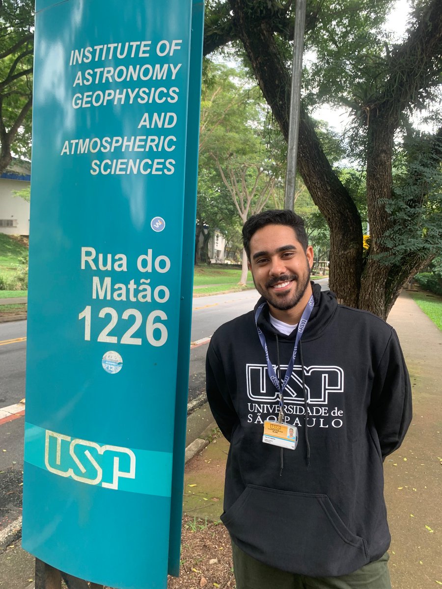 SpFerias's tweet photo. Ei calouro! Bot está passando aqui pra avisar que amanhã já começam as aulas, e o melhor lugar para você garantir todos seus produtos uspianos é na USP Papel Artigos (@ uspapelartigos no insta). Fica dentro da cidade universitária, Rua Mello de Moraes 1235, bloco F Amorcrusp. https://t.co/OQPExSW0Rv