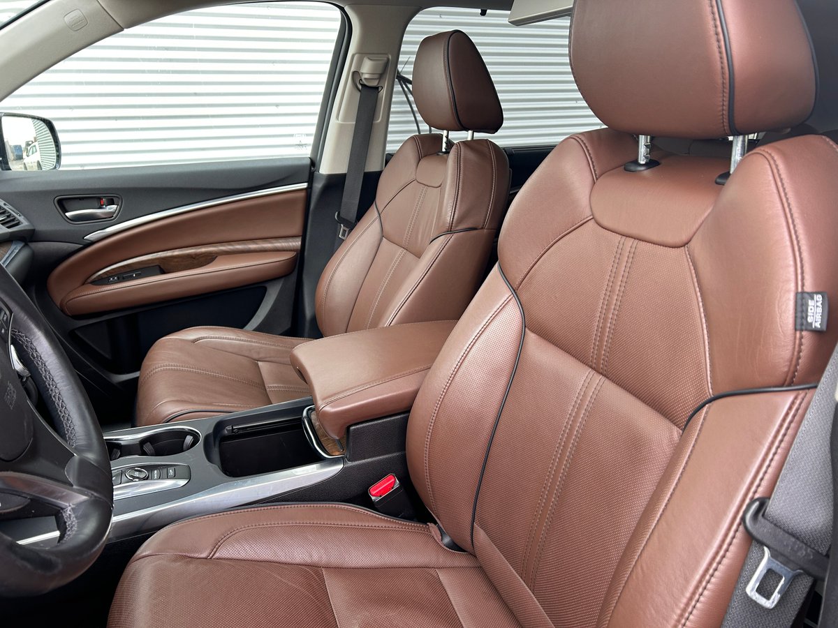 PauletteAuto's tweet image. The 2017 Acura MDX Advance is a top-of-the-line luxury SUV that offers unparalleled performance, comfort, and style. 
More photos and information:
buff.ly/48vPG94