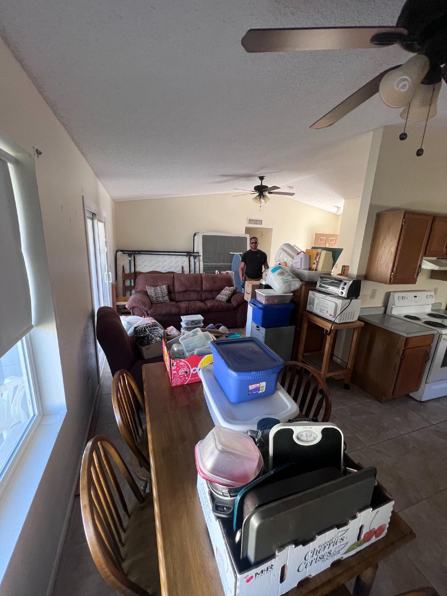 House Cleanout in Mesa Arizona for a local Veteran Family

Call 💪🏽602-900-1608💪🏽

#clutter #paradisevalleyrealestate #scottsdalerealestate #mesarealestate #temperealestate #gilbertrealestate #queencreekrealestate #cavecreekaz #santanaz #supriseaz #gilbertaz #tempeaz #mesaa...