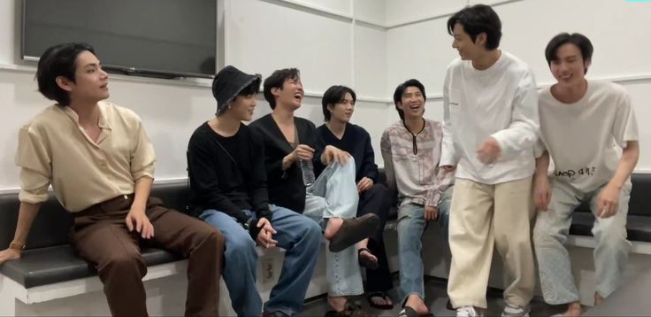 O613file's tweet image. what a girl going to do without her bangtan.