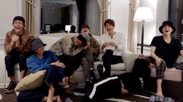 O613file's tweet image. what a girl going to do without her bangtan.