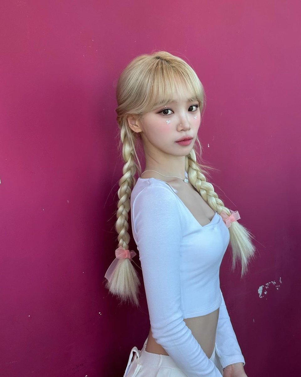 chaewinthinker's tweet image. blonde twins

#WINTER #CHAEWON