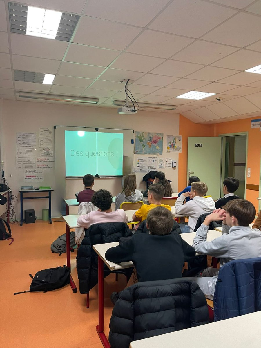 LyceeCharles's tweet photo. [LIAISON COLLÈGE-LYCÉE : DES ÉLÈVES DE 2DE DU CVL POUR PRÉSENTER LE LPO AUX COLLÉGIENS !] 🤝
Ce 21/02, des lycéens de 2de du CVL ont présenté le LPO à des 3è du collège Didelet d'Estrées-Saint-Denis.
@AcAmiens @hautsdefrance @campustihdf https://t.co/3M9fME21Pf