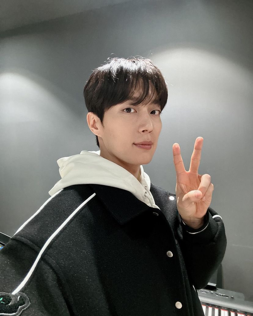Highlight_gall's tweet photo. 240226 두준 인스타 업데이트💙

자 오랜만에 달려봅시다!!!!!👍👍👍👍💡💡 월요일 인스타는 이걸로 대체하겠습니다! 이번주 화이팅해보자구요!

#HIGHLIGHT #하이라이트 #윤두준 #DUJUN https://t.co/YGLKHiJVuP