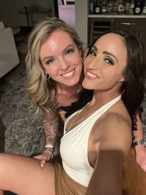 Up to no good with this beauty tonight in Dallas!!! @AlyssiaVera https://t.co/ng6Ws2zBCd<a href="/tag/mvsales"class="tags"><span>#mvsales</span></a>
