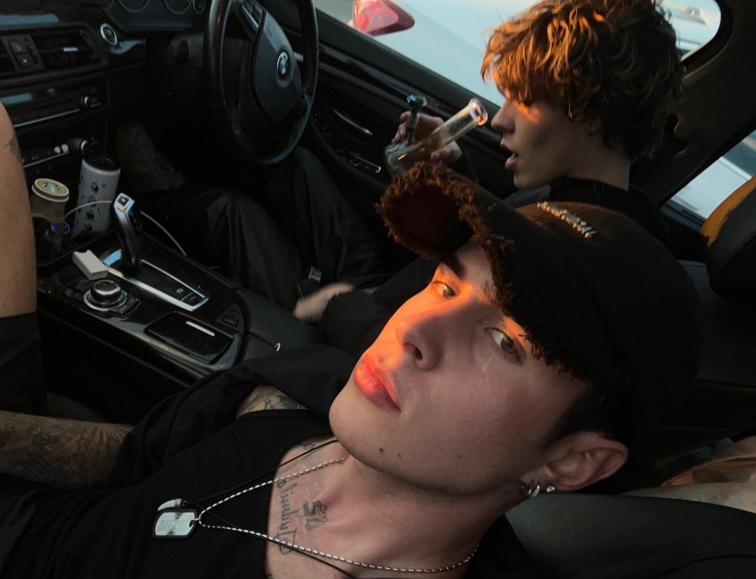 didigo___'s tweet image. Eu e meu motorista 🚗
(eu que ensinei)