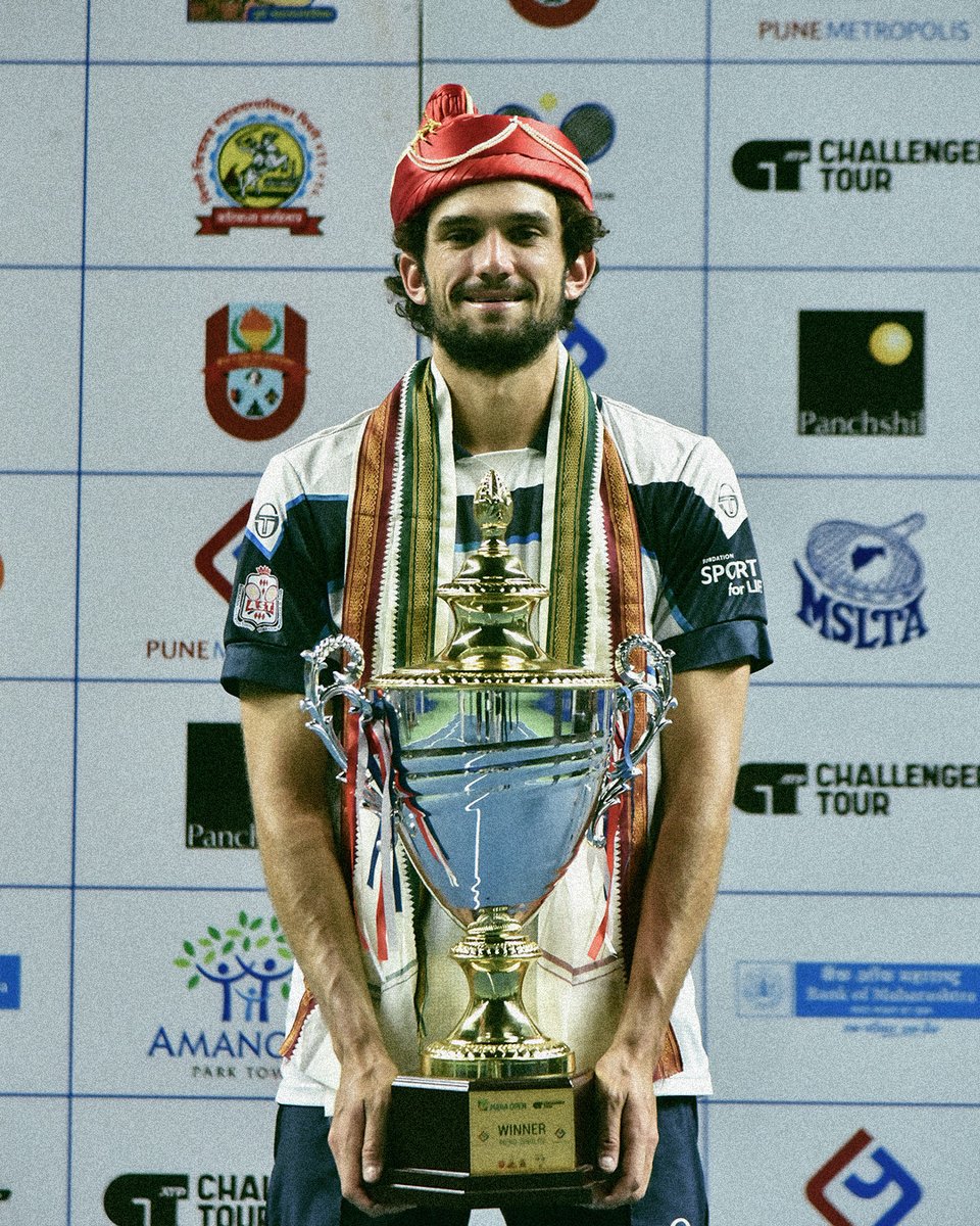 ATPChallenger's tweet image. Unstoppable 🙌

@val_vacherot extends his perfect start to the year at 14-0 in main draw wins, marking the longest win streak to start a Challenger season since 2017!

#ATPChallenger | @msltatennis