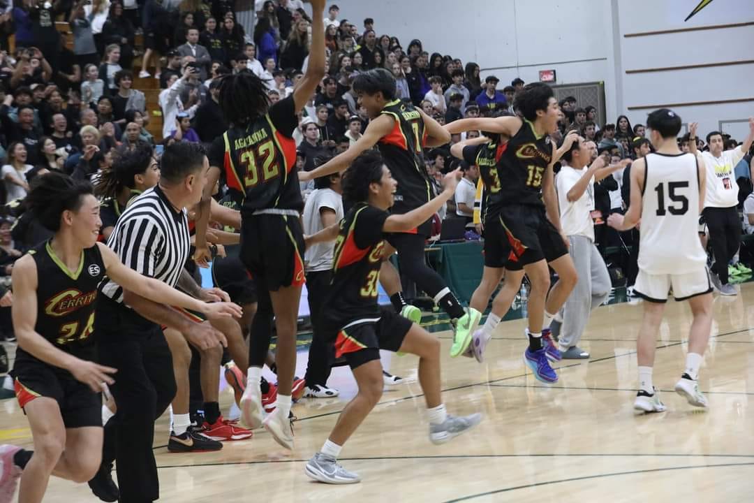 CIF Champions! The Dons came back from a deficit to take the W and the 1st CIF basketball championships over YULA 60-51. Thanks to the amazing crowd that packed 70% of the capacity of that gym! #doitforsori  #CIFSSBasketball #GoDons 

PC: Jason Watanabe
presstelegram.com/2024/02/24/cer…