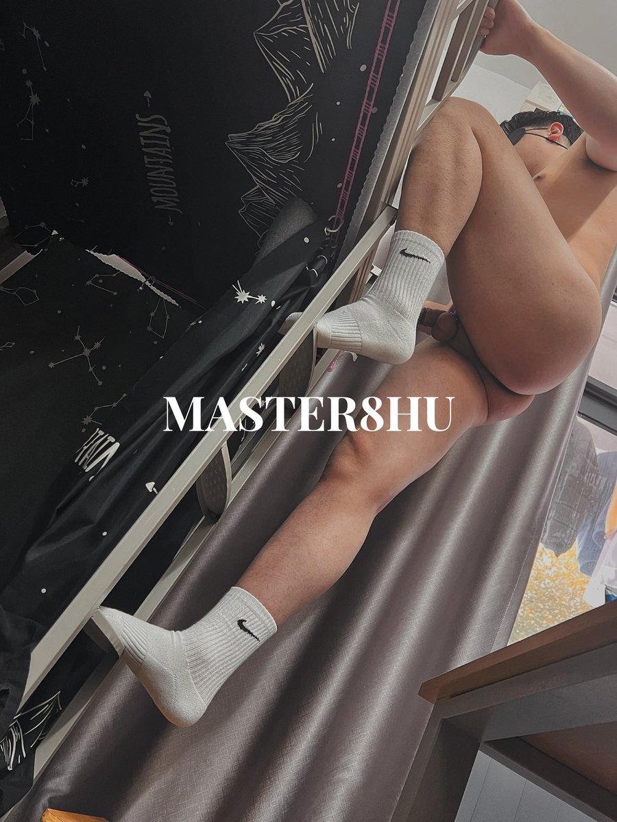 master8hu08's tweet photo. No.23   贱犬���长
   开学的时间到了，宿舍的大家也陆续回来了，正巧打开隔壁宿舍的门找学长借东西的时候。却看到赤身裸体的学长正爬上上铺大口吮吸脏臭的原味。
       平时忍耐的欲望像是有了发泄口。为了保密，高高在上的学长在胯下求饶，呻吟，享受着来自学长的伺候…嗯，这学期应该还不错。 https://t.co/cCerOyswP7