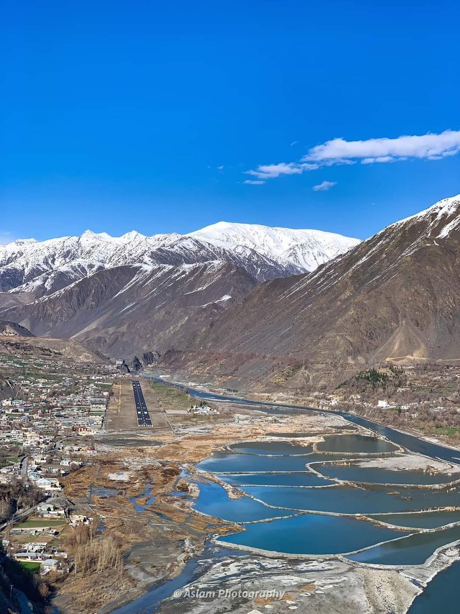 Scenic View Of Chitral Airport, KPK 🇵🇰🏔️❤️

چترال ایئرپورٹ کا ایک خوبصورت منظر 🇵🇰
#Airport #Chitral #FCBRBL