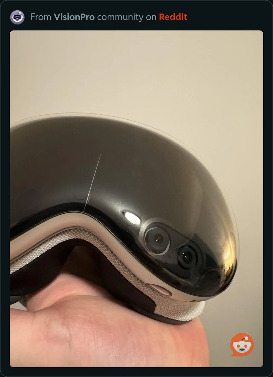 itstheBMAC's tweet photo. Supposedly there’s a very real #Crackgate problem going on with the Apple Vision Pro front glass spontaneously cracking. 😳
Does anyone personally know anybody this has happened to? 😦 https://t.co/QTdZX07axQ