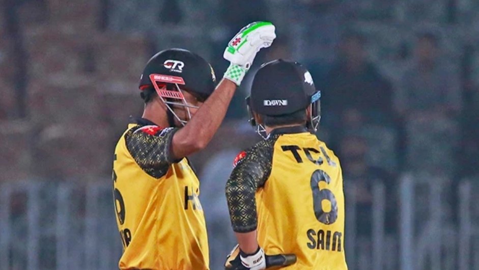 Alishba_56's tweet photo. KUCH NHI BADLA YAAR.... AAJ BHI SAB KUCH WAISE KA WAISA HI HAI 🥹🥹🫶🏻🫶🏻 #BabarAzam
#PSL9 #SaimAyub #PZvLQ https://t.co/oNbXDz6iFY