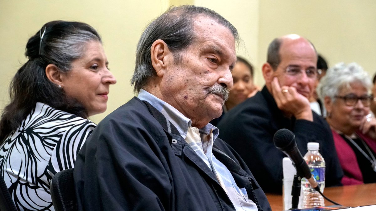 BrunoRguezP's tweet photo. Con cálido homenaje al Embajador Abelardo Moreno en presentación de tomos IV y V de su libro "El Movimiento de Países No Alineados: Fundamentos, historia e identidad. Una visión cubana", concluyó #FILH2024 en @ISRICuba, subsede de la Feria que gozó de gran calado intelectual. https://t.co/eyMqXeg6Aw