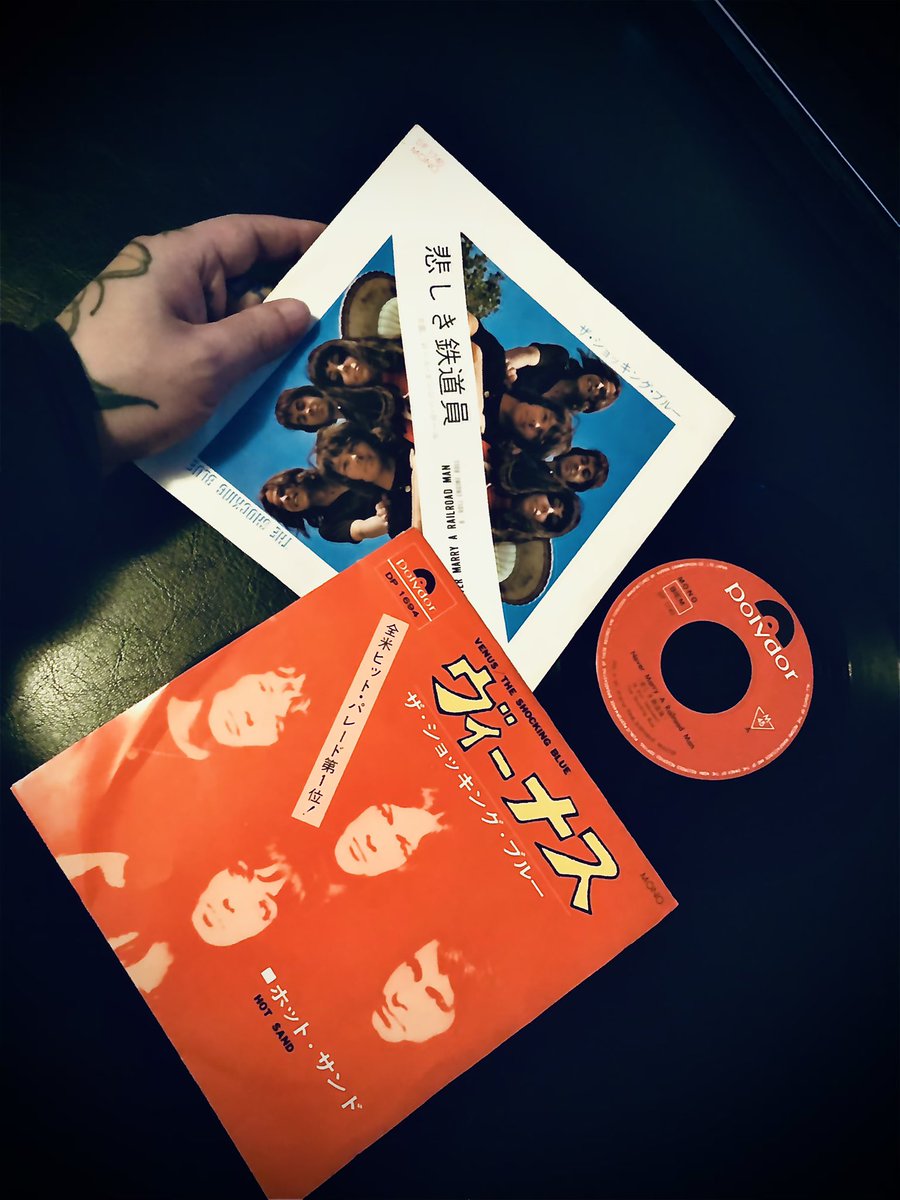 3104_end's tweet photo. 引越し後のダンボールを開け���たら
やはりありました！笑
またワイヤーとかで爆音で朝までアナログを堪能したいです。 https://t.co/YpX6S7hFaa