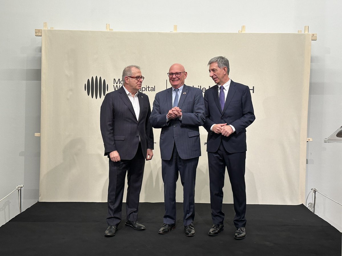 albertortas's tweet photo. Tot a punt pel Mobile ‘24.
Un any més, la @MWCapital celebra el tradicional #MobileLunch reunint l’ecosistema digital i la societat civil de #Barcelona per donar el tret de sortida al Mobile World Congress #MWC2024
▶️ Es preveu una assistència de prop de 100 mil congressistes. https://t.co/SvBny1TuT7
