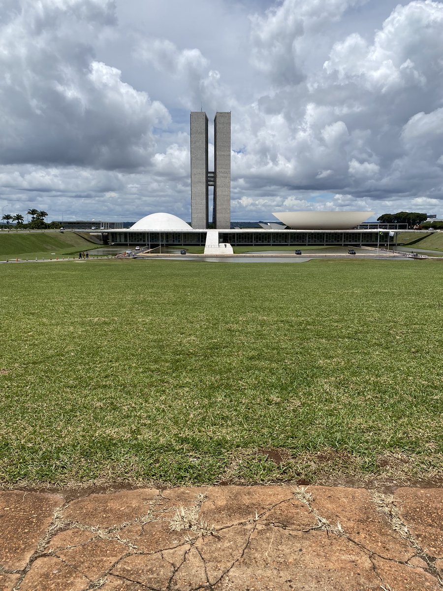 AdolphoBrandao's tweet photo. Família, fiquei sabendo que em SP ta tendo manifestação pro bolsa de bosta. 
Trago boas novas: to aqui no DF, o Lula continua presidente e o Bolsonaro inelegível. 

Ótimo domingo a todos! https://t.co/NFT6GZ65O8