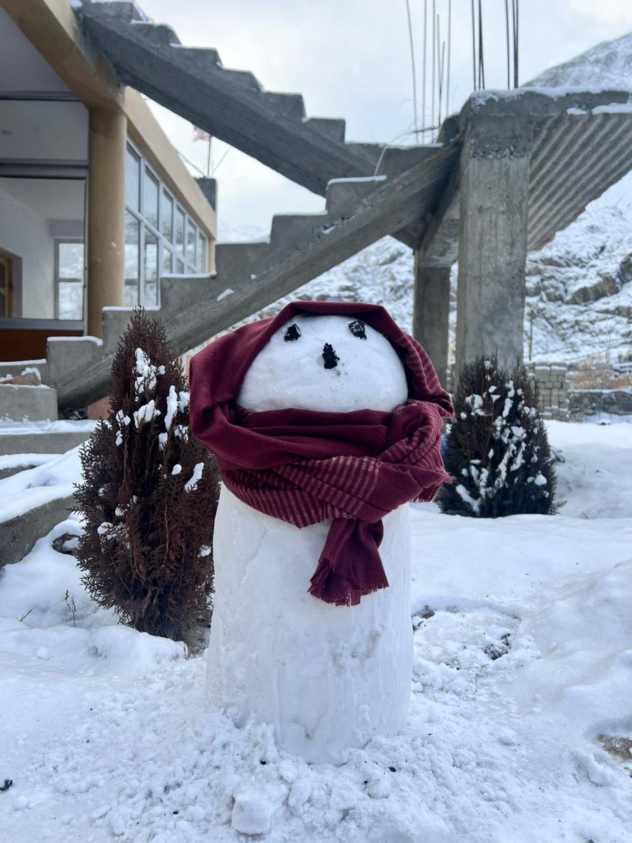 edithdawa4's tweet photo. #SnowMan #WINTER #snowfall #ladakh  #Happiness #home ❤️ https://t.co/LJLMtx41bg
