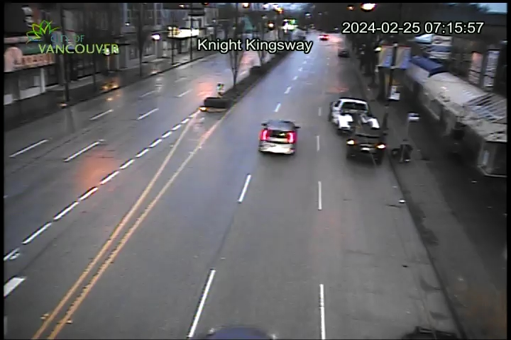 NewsRadioVAN's tweet photo. #VancouverBC that crash at the intersection of Kingsway and Knight is in the clearing stages. A tow truck is on the scene. Eastbound on Kingsway is down to one lane. Expect delays going northbound on Knight. #CedarCottage https://t.co/S7rzUirVxs