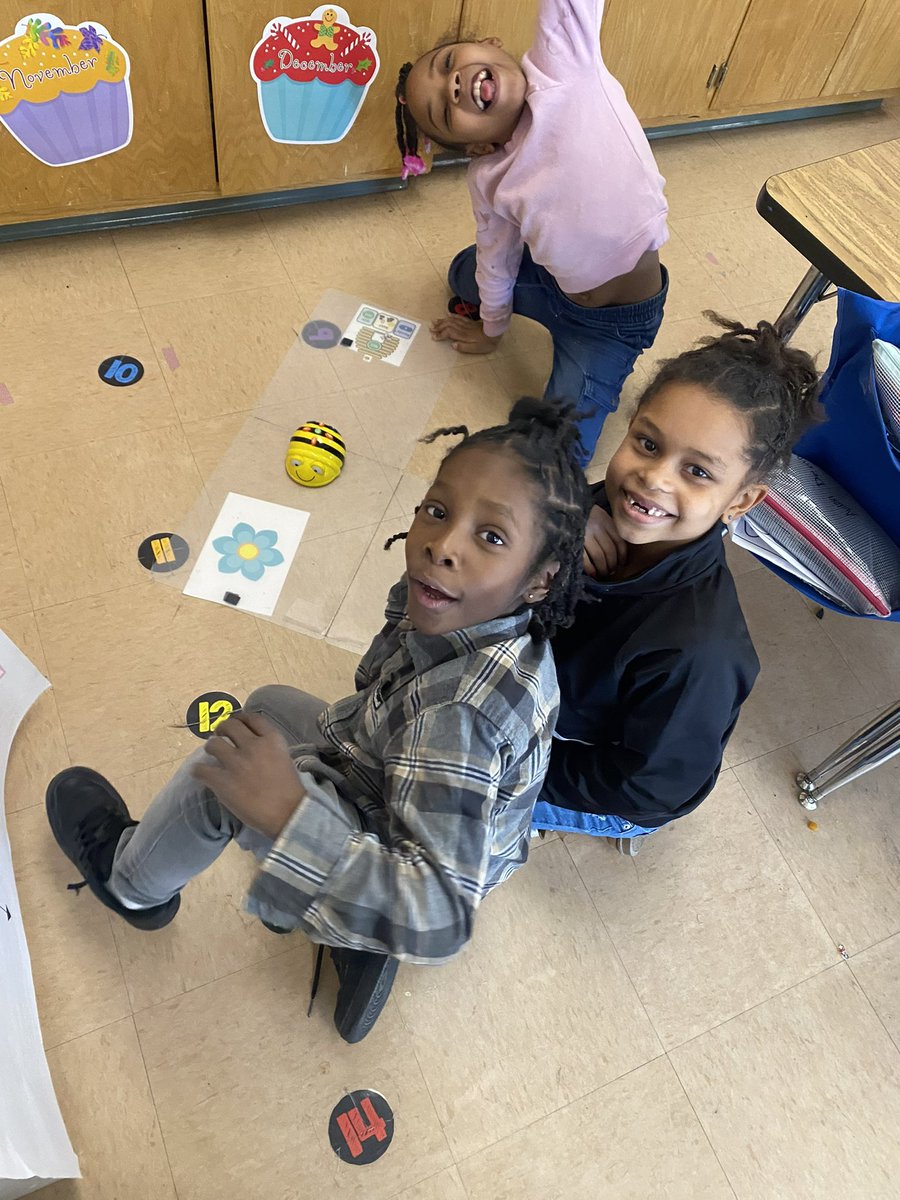 Bee-bots from Bakken were awesome!! We loved learning about coding in a fun and engaging way. 
#JoyInLearning #STEM #FirstGradeFamily