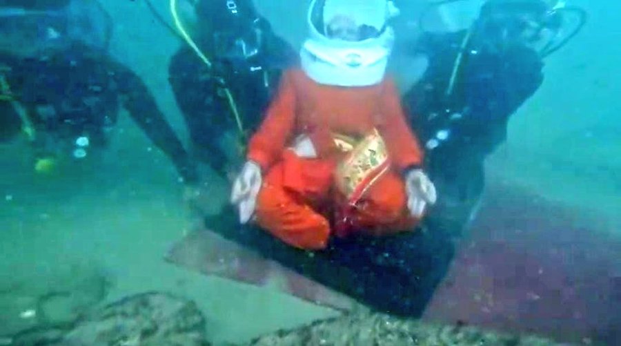 GHMVSqxXgAAKDrc?format=jpg&name=900x900