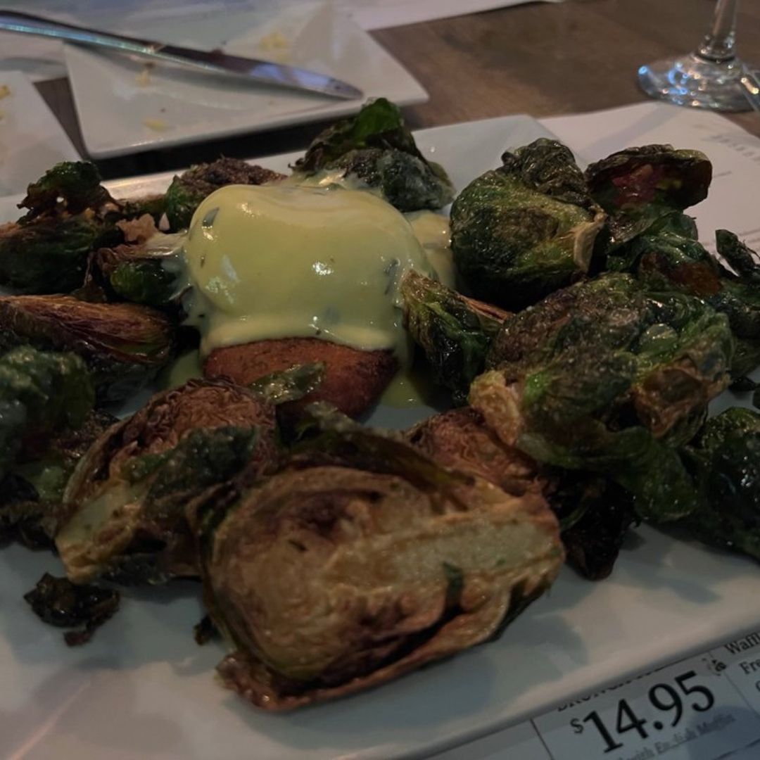 Savor the extraordinary with Nelson's Eggs Benedict! Our rendition features crispy Brussels sprouts on the side– a modern twist on classic elegance.

buff.ly/39G6sa4

#VintageWineBarAndBistro #Farmingdale #LongIsland #WineBar #LongIslandEats #Restaurant #EggsBenedict