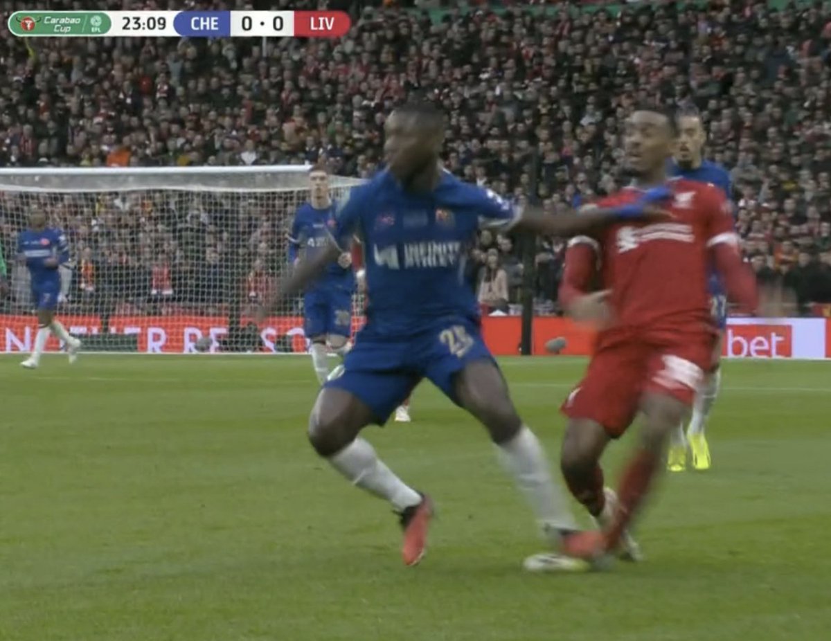 TrollFootball's tweet image. Caicedo breaks Gravenberch's ankle

VAR: