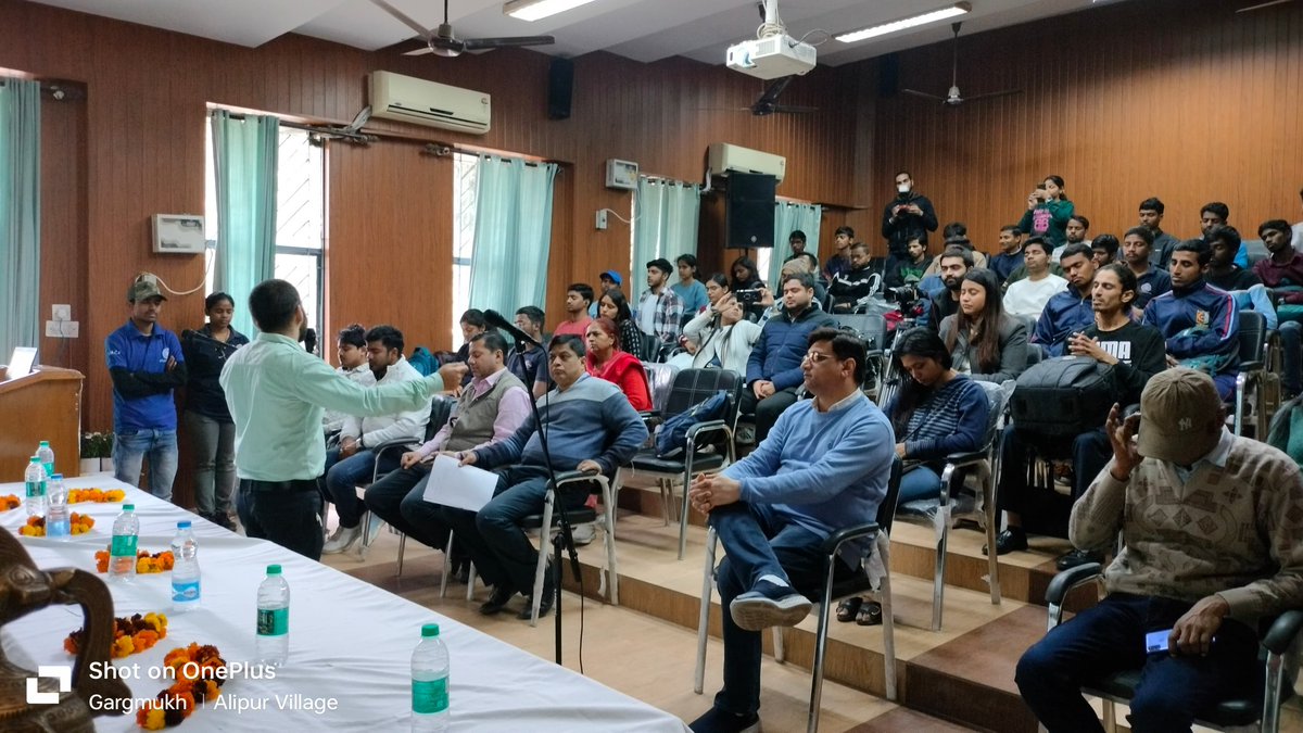 nss_ssnc_du's tweet image. The @nss_ssnc_du, in collaboration with the Sant Nirankari Charitable Foundation,  organized a seminar on Project Amrit, a water conservation initiative. They motivated people to participate in an upcoming cleaning event at yamuna ghat 
@_NSSIndia
@NssrdD 
#projectamrit #Water
