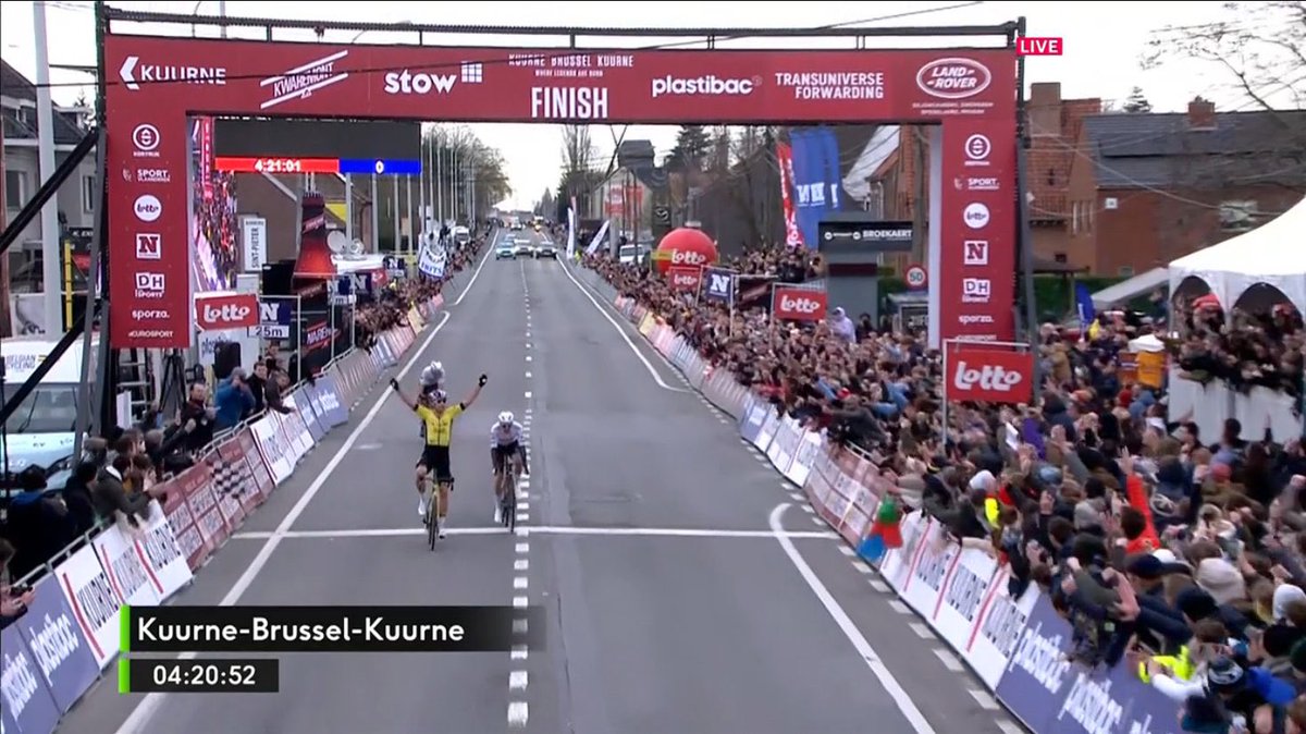 The big Wout van Aert-show. #KuurneBrusselKuurne